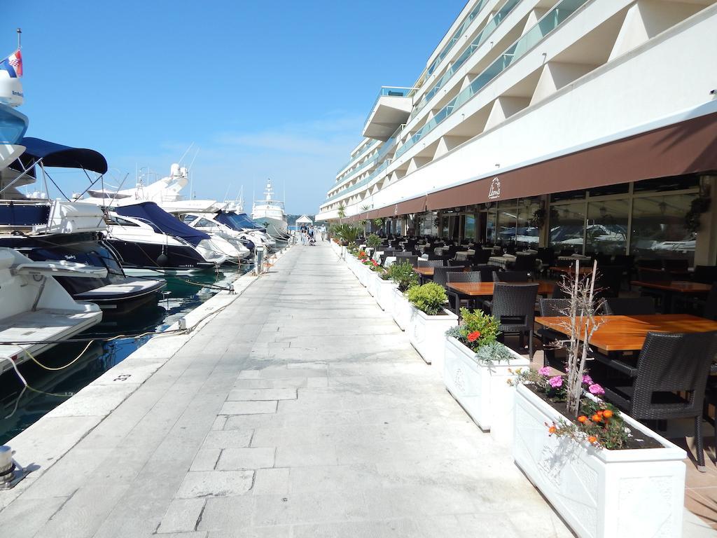 Sea Star Apartments Подстрана Екстериор снимка