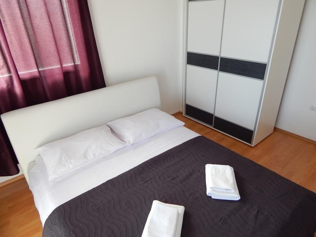Sea Star Apartments Подстрана Екстериор снимка